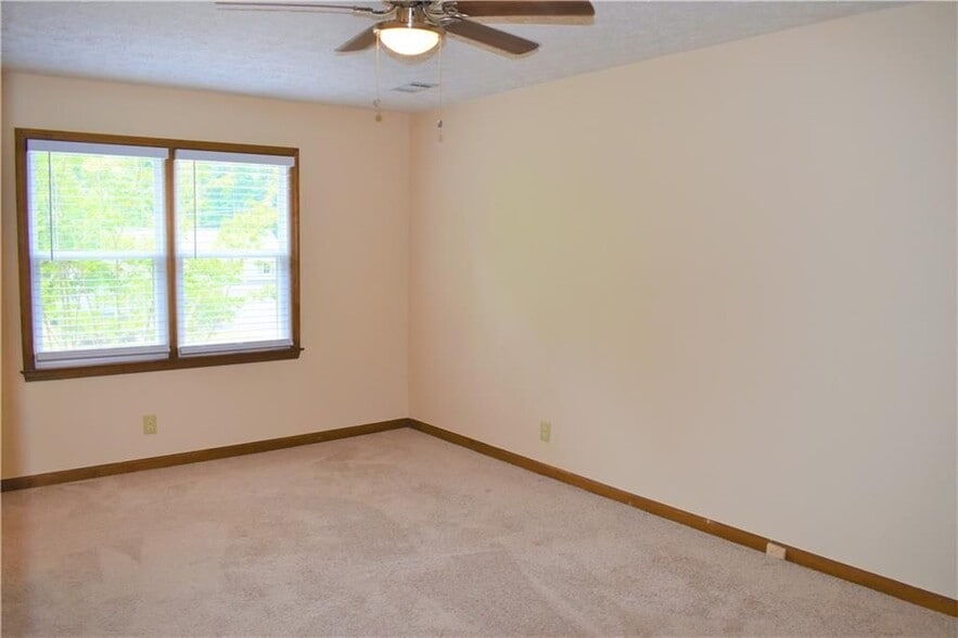Building Photo - 2264 Post Oak Dr