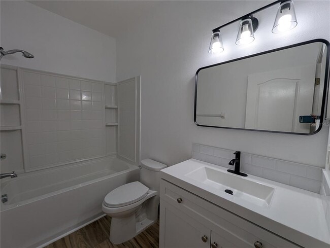 Building Photo - 15819 Fishhawk Falls Dr