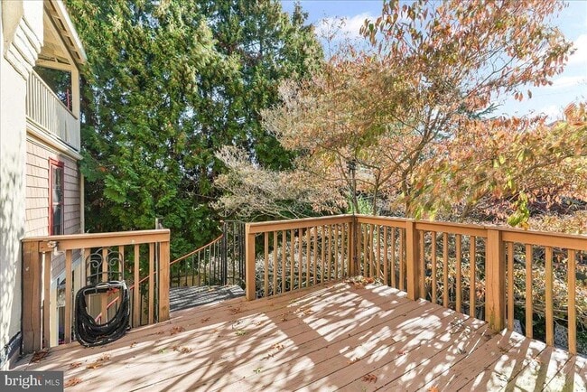 Building Photo - 240 W Miner St