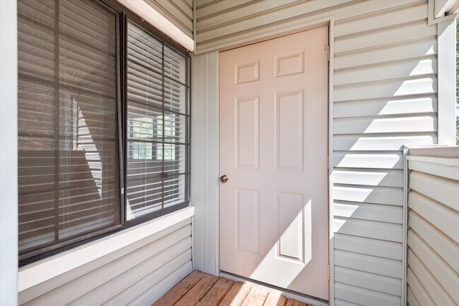 Building Photo - 923 S Zeno Way