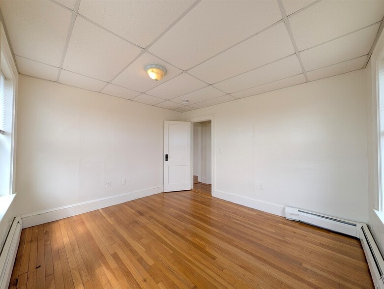 Building Photo - 34 College Ave