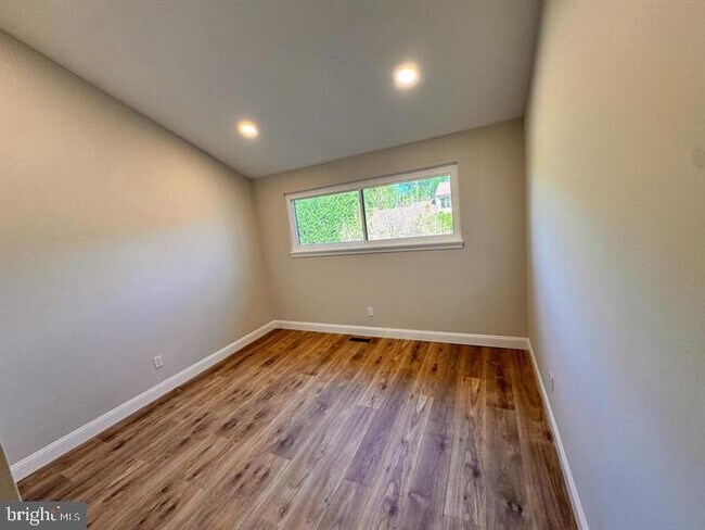 Building Photo - 402 Harrison Pl