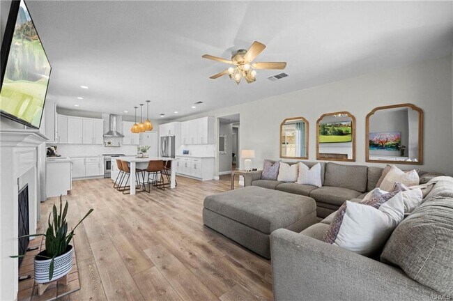 Building Photo - Gorgeous Murrieta 4 Bedroom/3 Bath Home wi...