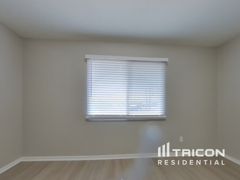 Building Photo - 3310 W Acoma Dr