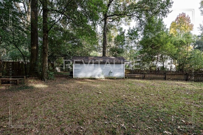Building Photo - Updated 2 Bed 1 Bath Cottage in Established Neighborhood!