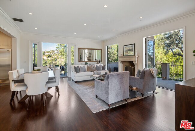 Building Photo - 980 Stradella Rd