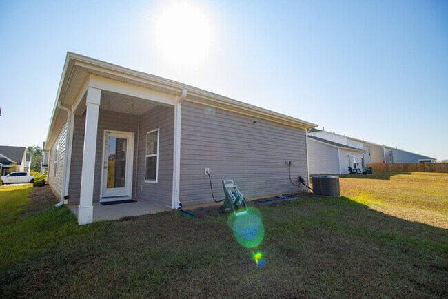 Building Photo - 410 Middlebury Ln