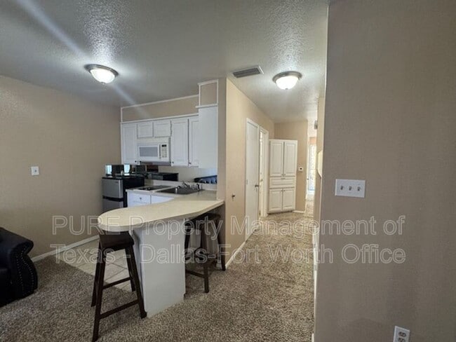 Building Photo - 6321 Kelly Dr