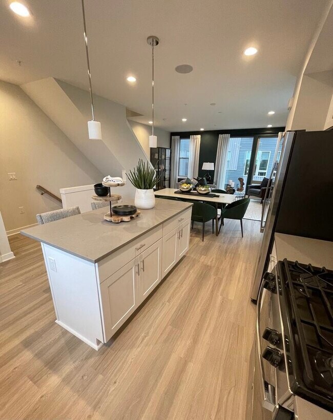 Building Photo - 3113 Beachview Ln