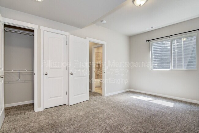 Building Photo - 2662 Shawnee Dr