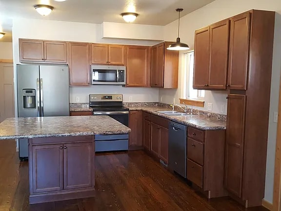 Building Photo - 2025 Mount Ave