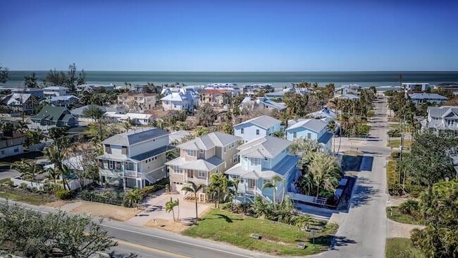 Building Photo - 4808 Gulf Dr