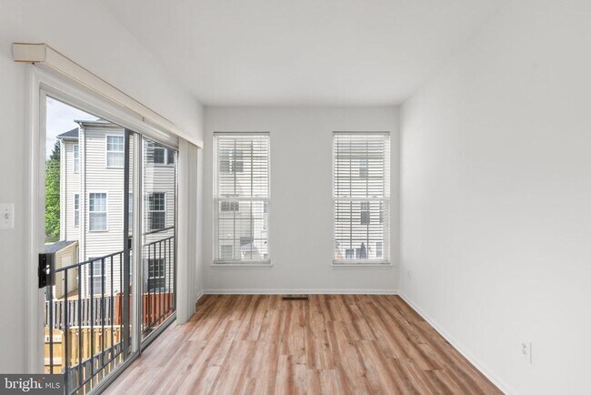 Building Photo - 2372 Woodland Pond Ln