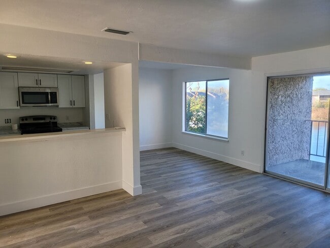 Building Photo - FOR RENT!! CUTE AND COZY 1 BEDROOM 1 BATHROOM WATER VIEW CONDO (MOVE IN SPECIAL)..