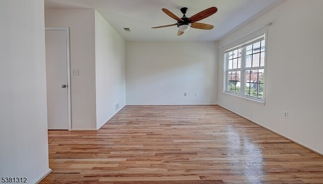 Building Photo - 326 Araneo Dr