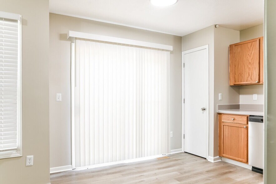 Building Photo - 6693 Laburnum Dr