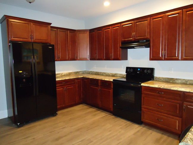 Kitchen - 568 Toms Hill Dr