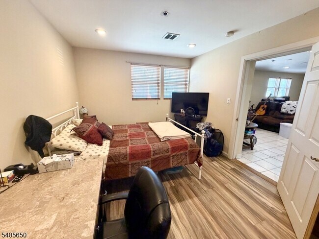 Building Photo - 336 Bloomfield Ave