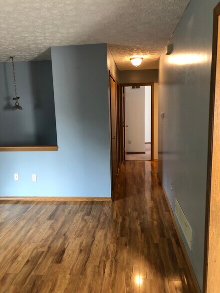 Upper floor - 1254 Wyley Ave