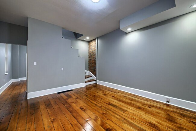 Building Photo - E Lincoln St 59-61 MLR