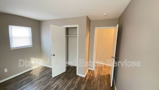 Building Photo - 10789 Sharondale Rd