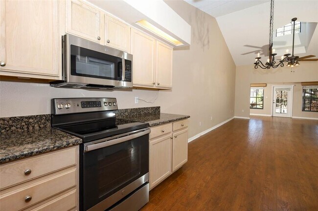 Building Photo - 2021 Arbor Way