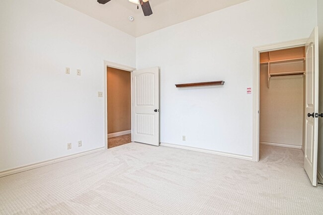 Building Photo - 5811 Oak Creek Drive