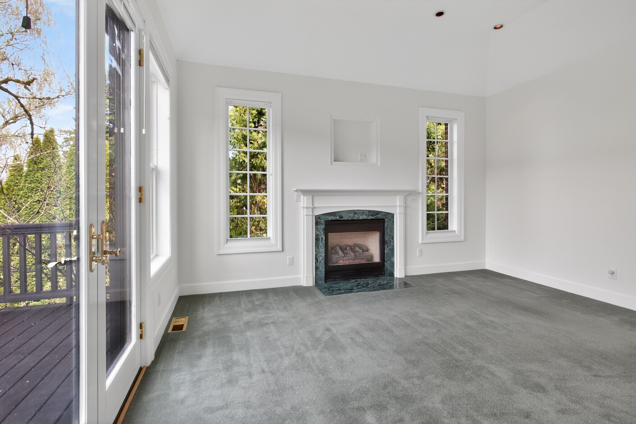 Building Photo - 1645 SE Oak Shore Ln