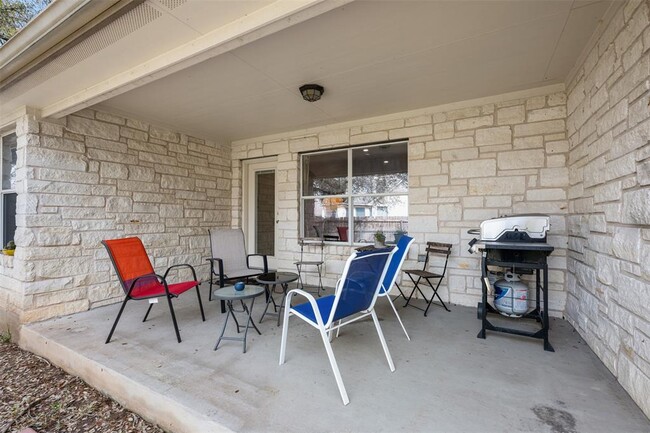 Building Photo - 601 Pebblestone Walk Dr