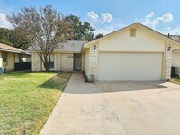 Building Photo - MOVE IN SPECIAL!!! - Updated 3-Bed Home wi...