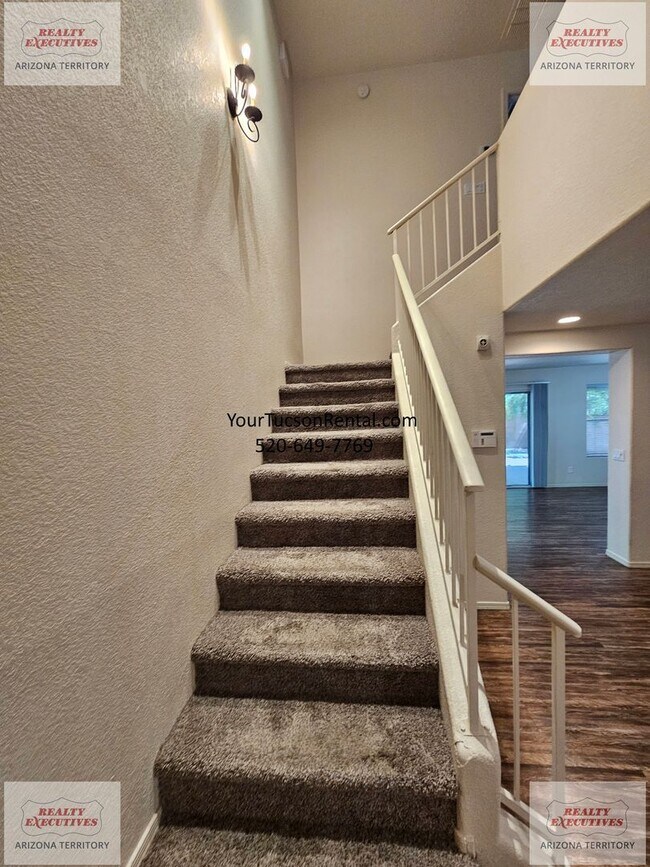 Building Photo - 3/2 & a Loft, AC off of River Road near Oracle Road
