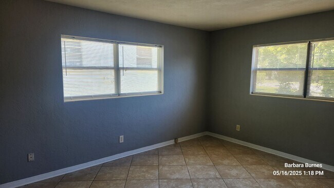 Building Photo - 3 bedroom one bath with garage