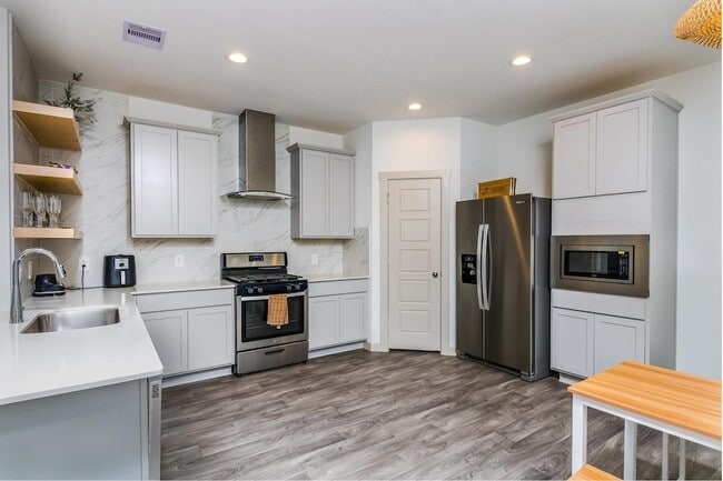 Building Photo - 12832 Barnsbury Ln