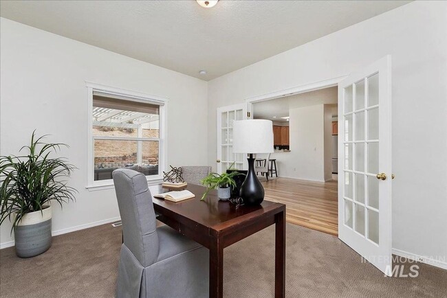 Building Photo - Stunning Home Near Warm Springs! FLEXIBLE ...