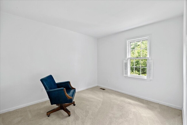 Building Photo - "Luxurious 3-Bed Retreat with Finished Bas...