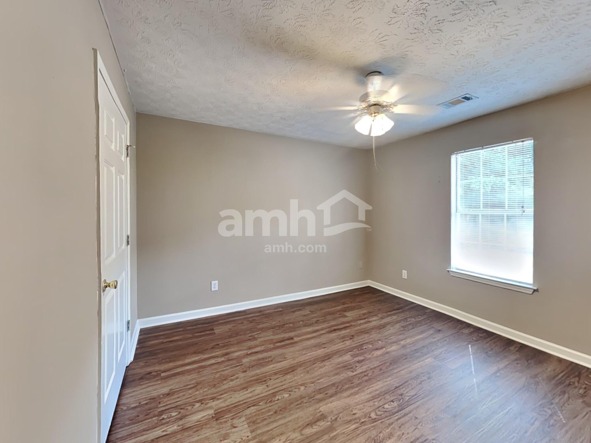 Building Photo - 1300 Wilkes Crest Dr