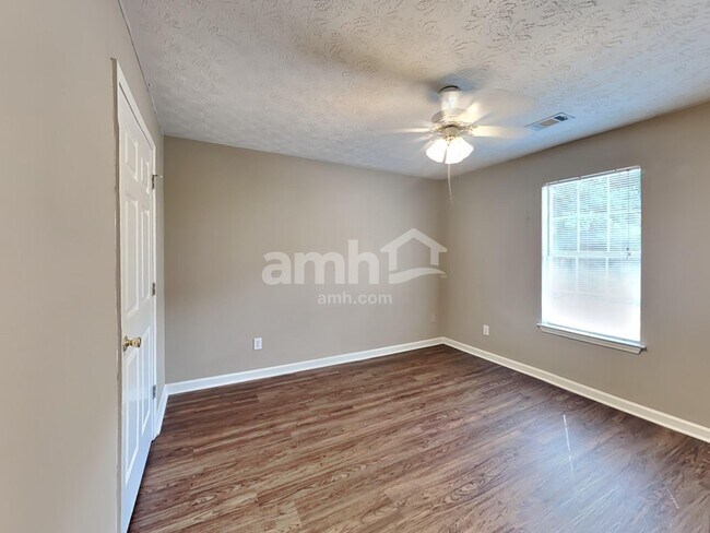 Building Photo - 1300 Wilkes Crest Dr