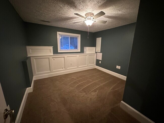 Building Photo - 502 Greenhill Ct