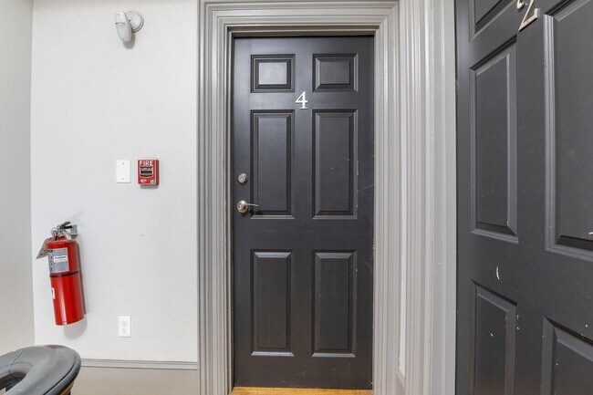 Building Photo - 303 Islington St