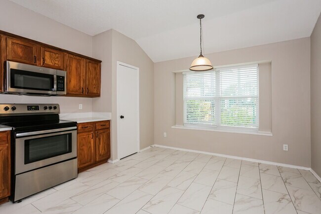 Building Photo - 720 Duke Dr