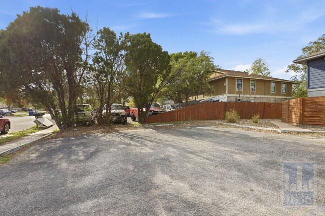 Building Photo - 1308 Southport Dr