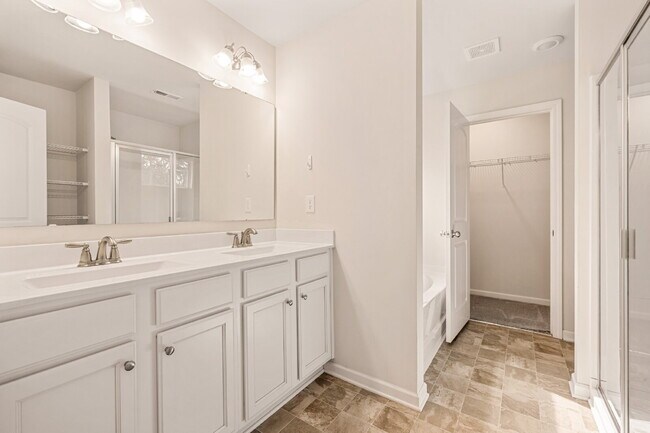 Building Photo - Spacious 4-Bedroom Gem with 2.5 Baths –2216 Sussex Road in York, SC with Clover Schools! Monthly ...