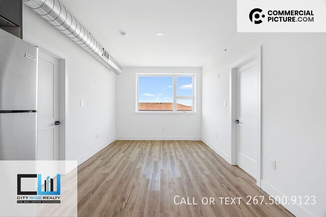 Building Photo - Great Location. Modern Two bedroom Apartment.