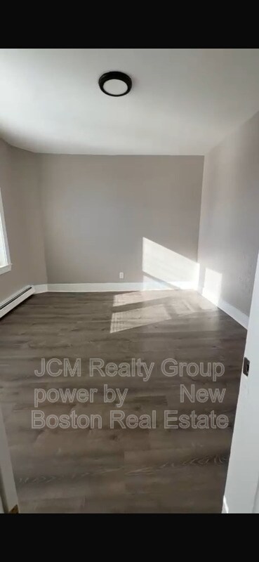 Building Photo - 116-124A Central Ave