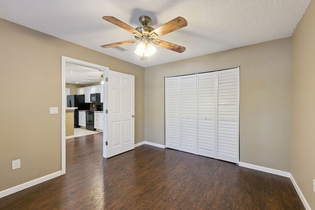 Building Photo - 2532 Grassy Point Dr