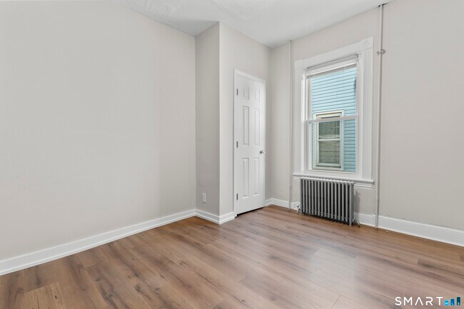 Building Photo - 394 Gregory St