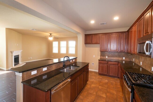 Building Photo - 1078 Sussex Way
