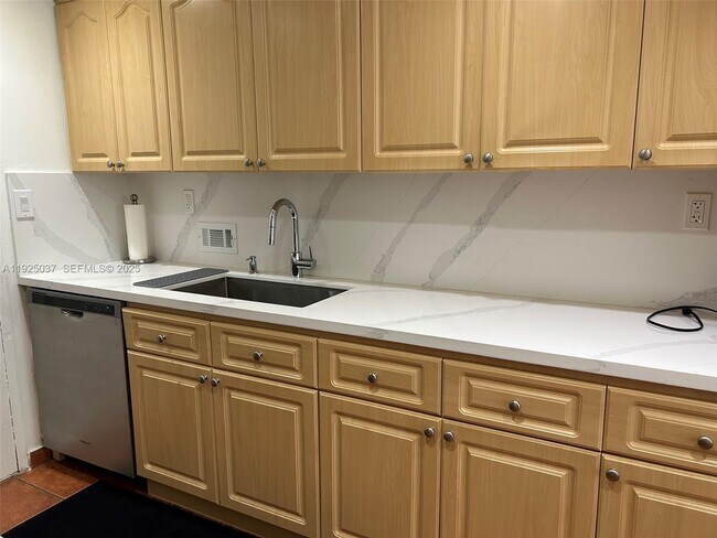 Building Photo - 5401 Collins Ave