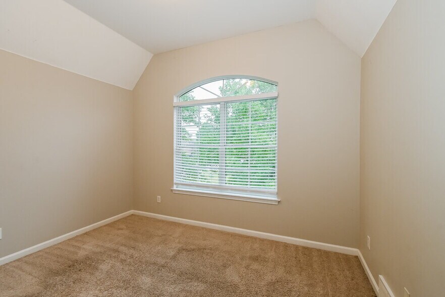 Building Photo - 50 Hidden Garden Dr