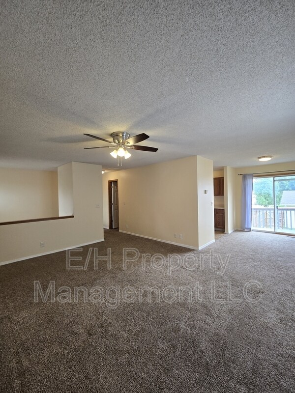 Building Photo - 4460 S Elizabeth Ave